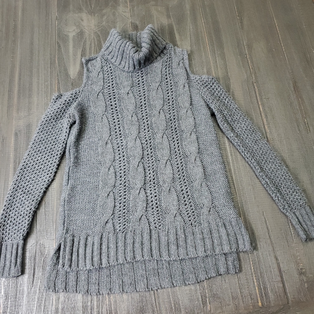 American Eagle gray cold shoulder sweater small